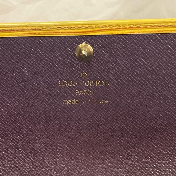 Authentic Louis Vuitton Long Epi Leather Wallet🌷 - Picture 5 of 13